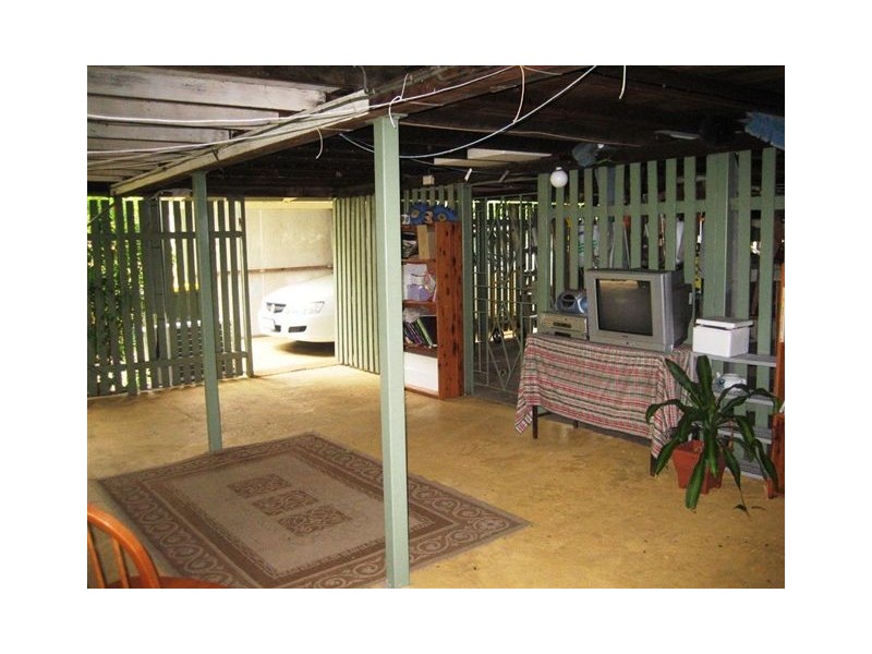 8 Brecknell Street, The Range QLD 4700