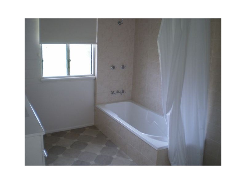 16 Cousins Street, The Range QLD 4700