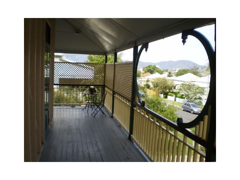 16 Cousins Street, The Range QLD 4700