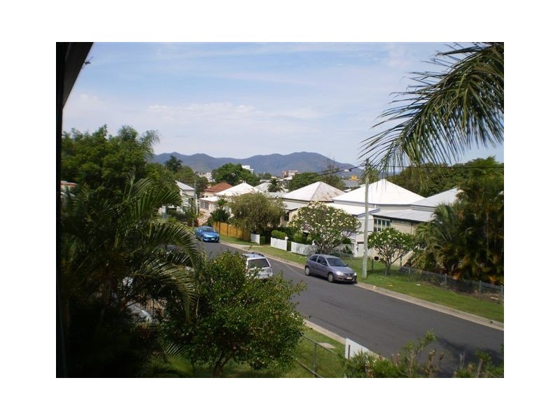 16 Cousins Street, The Range QLD 4700