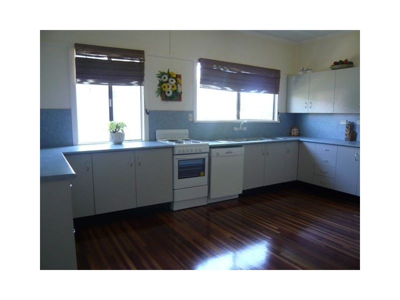 3 Barry Street, Wandal QLD 4700