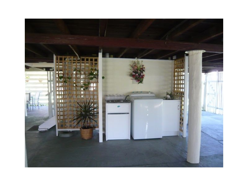 3 Barry Street, Wandal QLD 4700