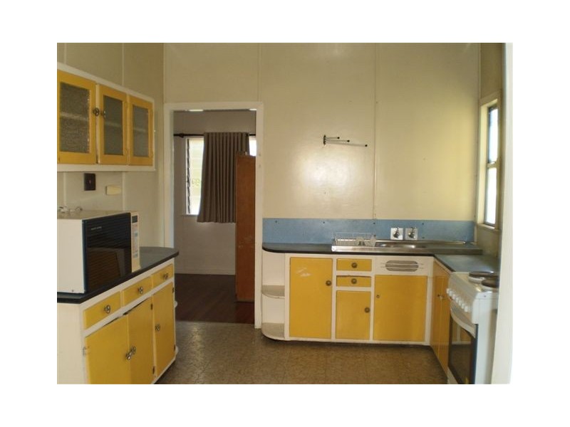 6 Thackeray Street, Park Avenue QLD 4701