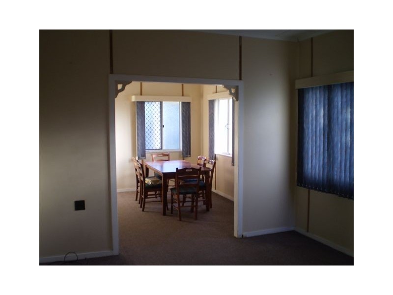 6 Thackeray Street, Park Avenue QLD 4701