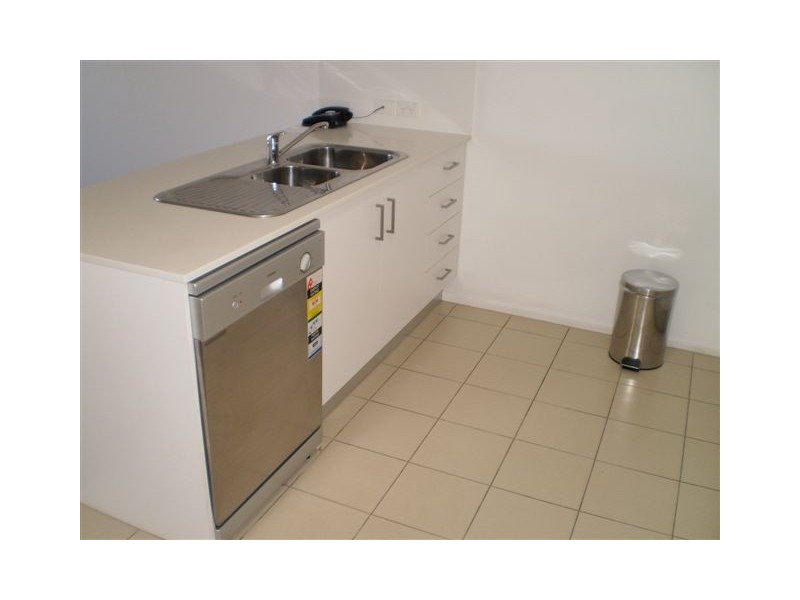 203/102-108 Victoria Parade, Rockhampton City QLD 4700