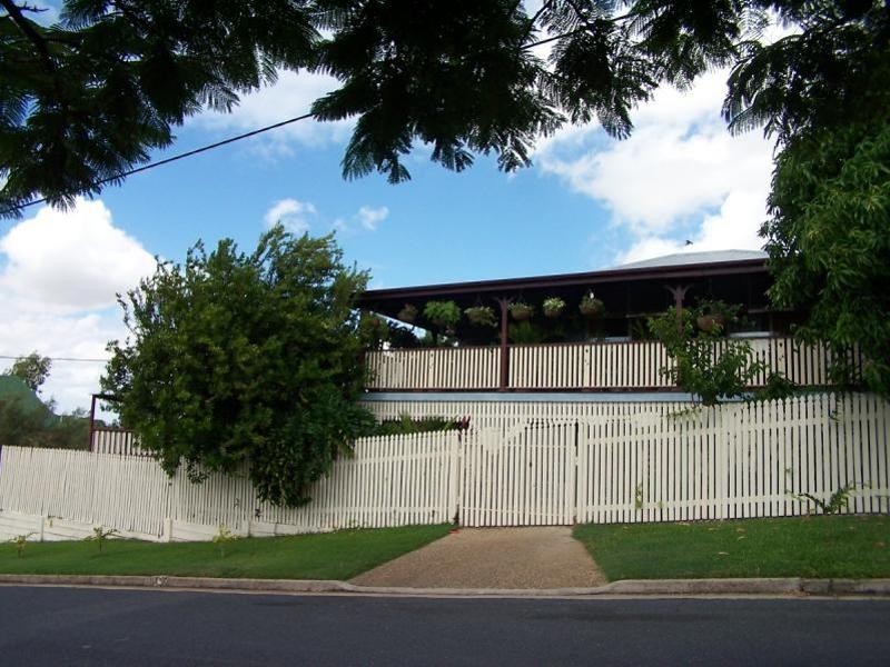 2 Bowen Terrace, The Range QLD 4700