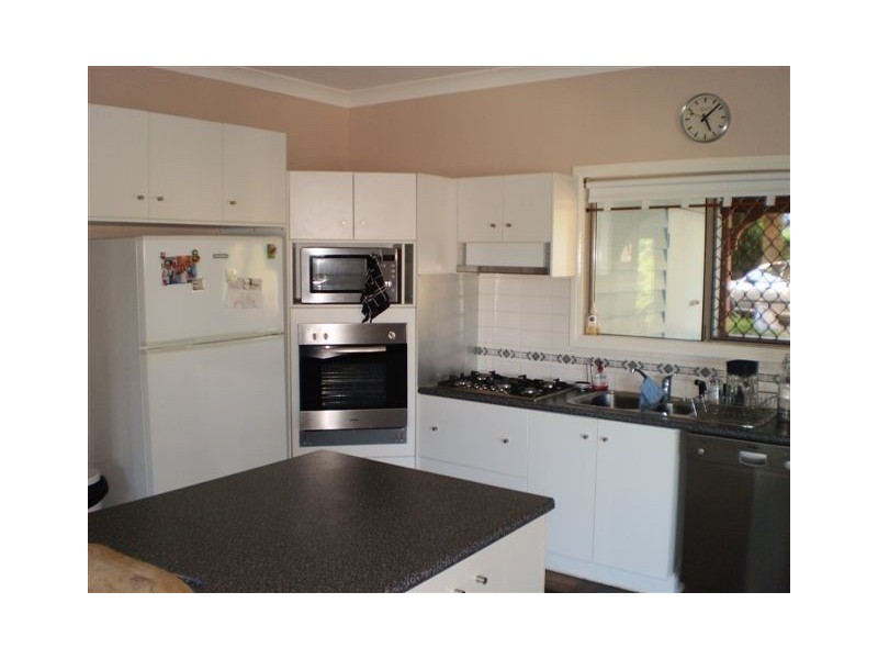 2 Bowen Terrace, The Range QLD 4700
