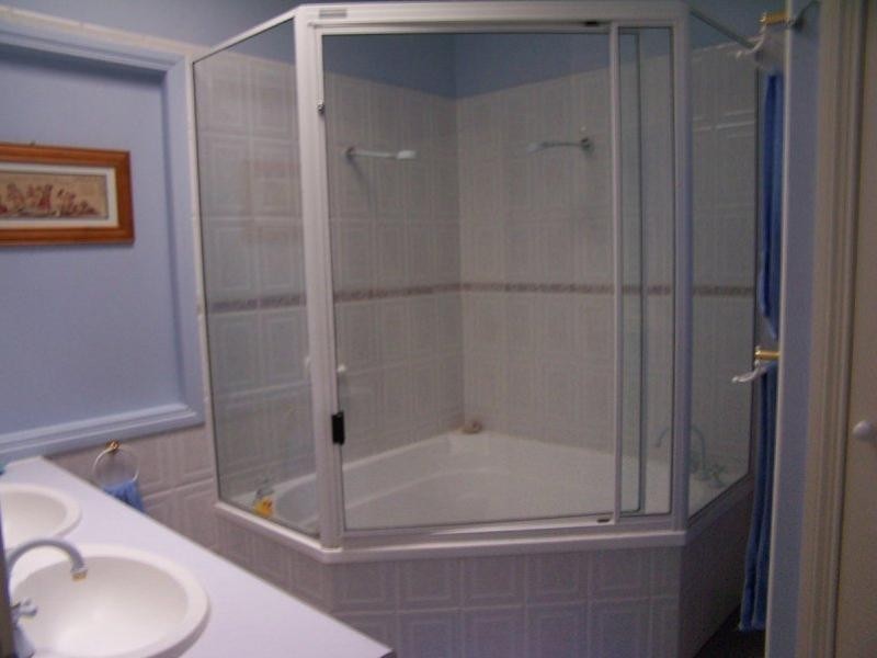 2 Bowen Terrace, The Range QLD 4700