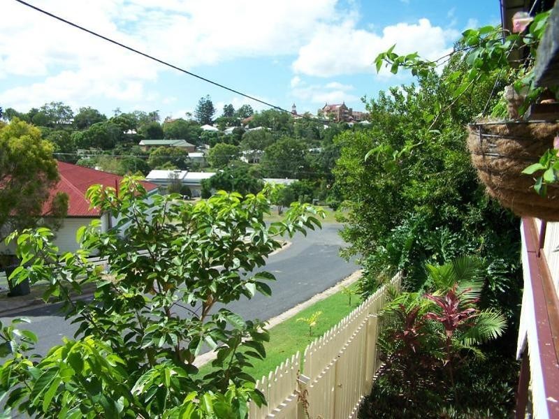 2 Bowen Terrace, The Range QLD 4700