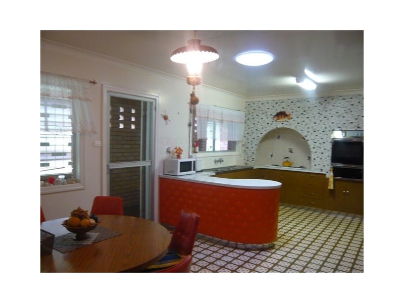 37 Booker Street, Park Avenue QLD 4701