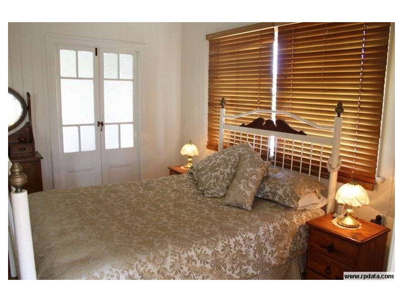 4 Bourke Street, Park Avenue QLD 4701