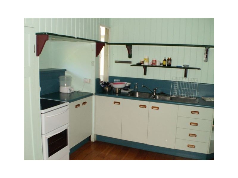 89 Main Street, Park Avenue QLD 4701