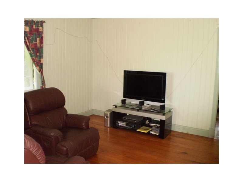 89 Main Street, Park Avenue QLD 4701
