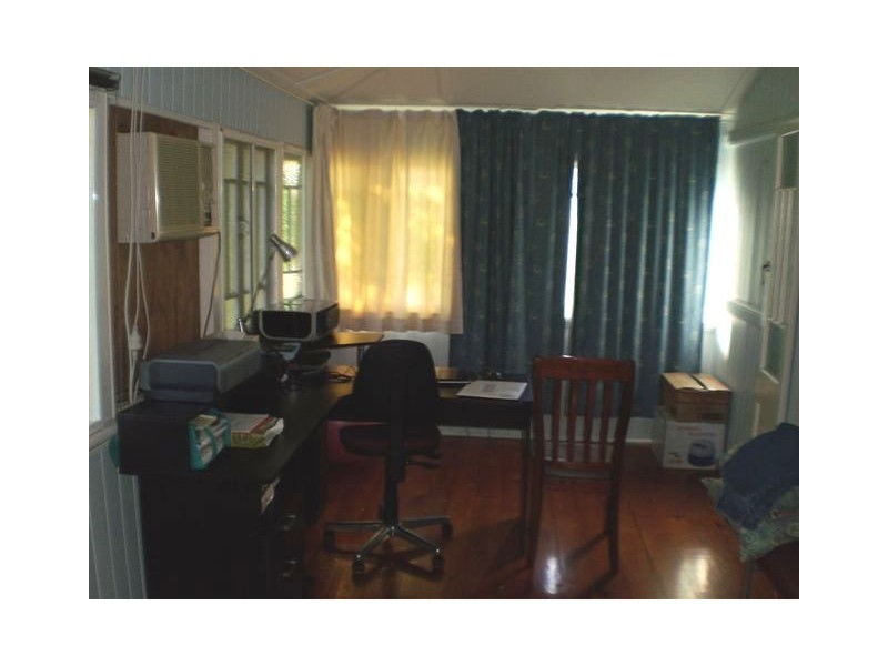 89 Main Street, Park Avenue QLD 4701