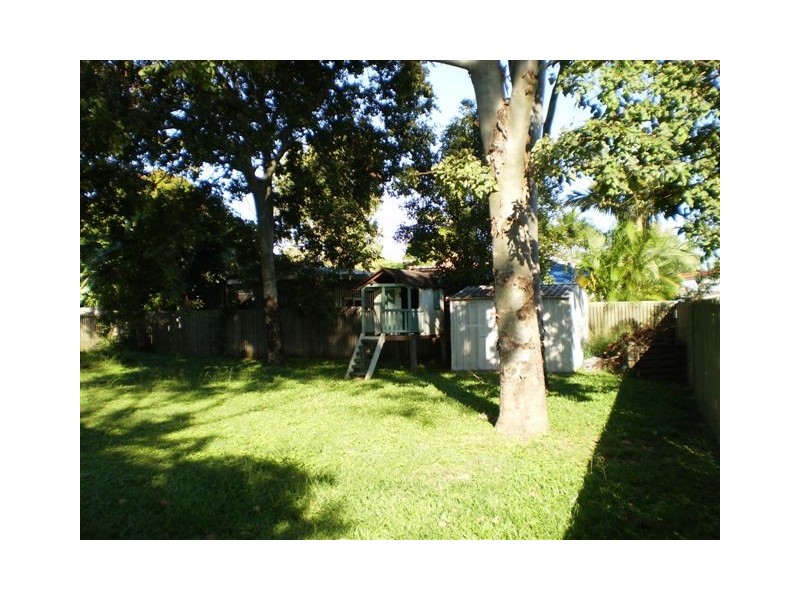 89 Main Street, Park Avenue QLD 4701