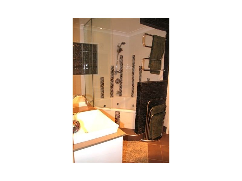 11 Zimitat Street, Gracemere QLD 4702