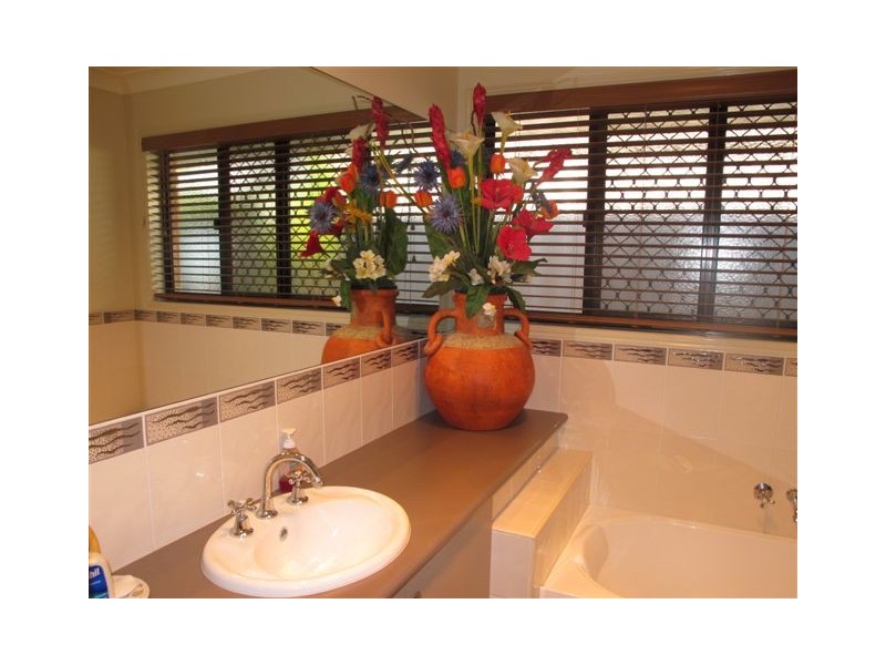 4 Seifert Drive, Frenchville QLD 4701