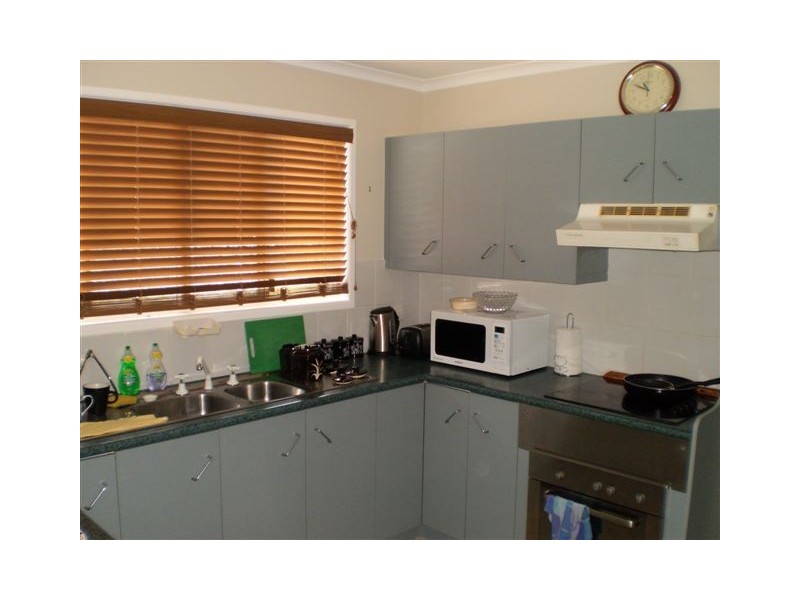 6 Schofield Parade, Keppel Sands QLD 4702