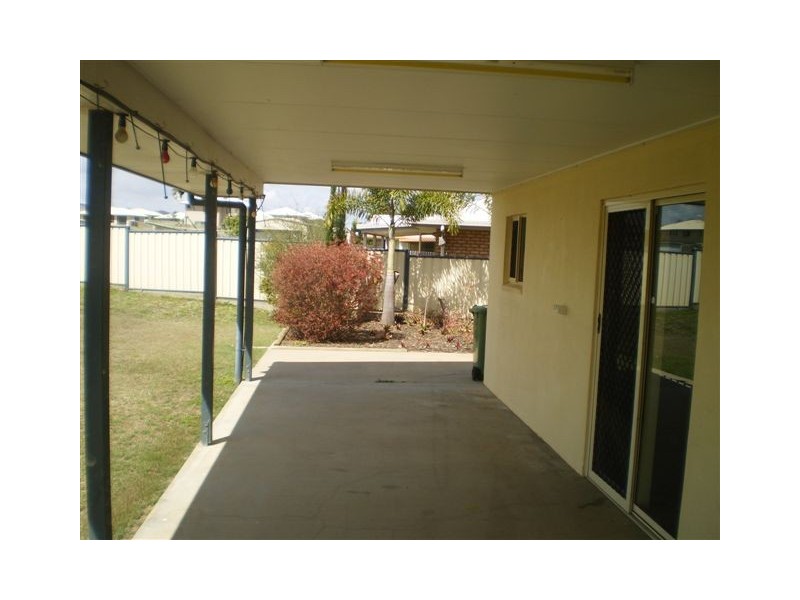 27 Rosewood Avenue, Gracemere QLD 4702