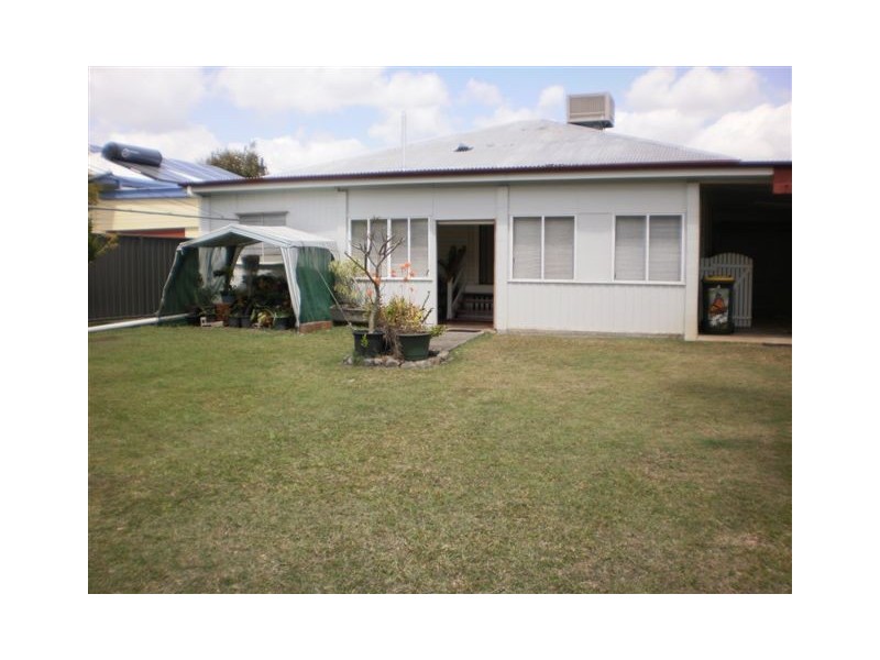 8 Wilmington Street, Kawana QLD 4701