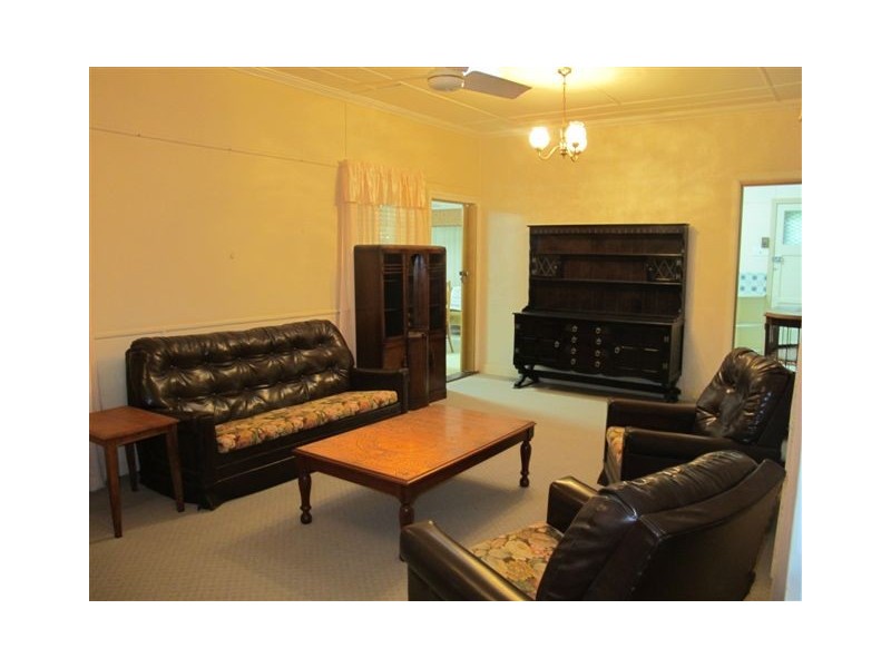 8 Oakley Street, Wandal QLD 4700