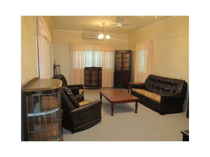 8 Oakley Street, Wandal QLD 4700