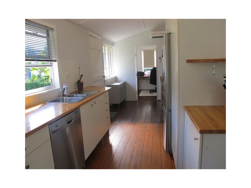 17 McKelligett Street, Wandal QLD 4700