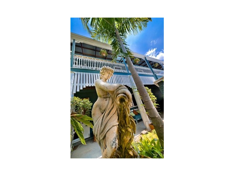 8 Oxford Street, Allenstown QLD 4700