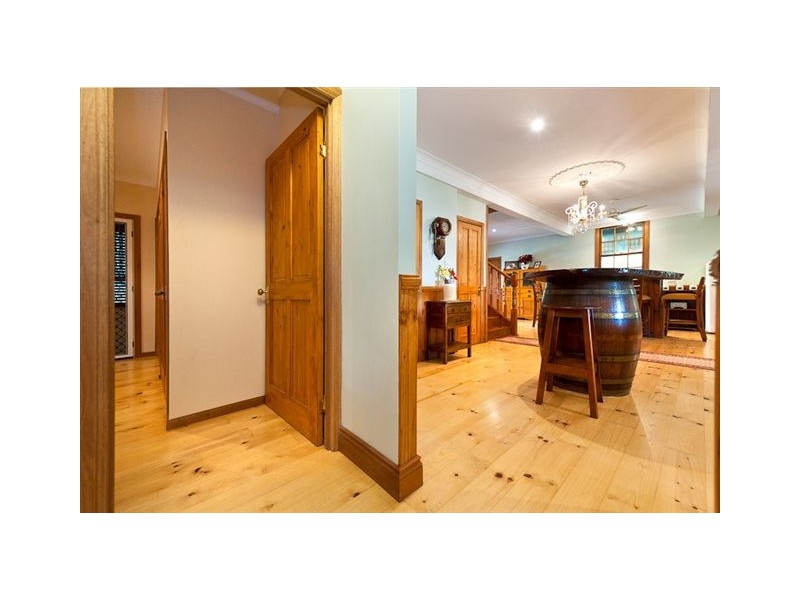 8 Oxford Street, Allenstown QLD 4700