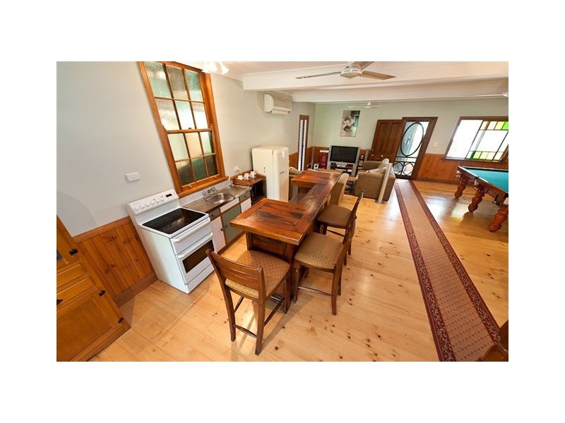 8 Oxford Street, Allenstown QLD 4700