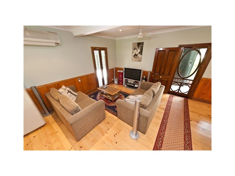 8 Oxford Street, Allenstown QLD 4700