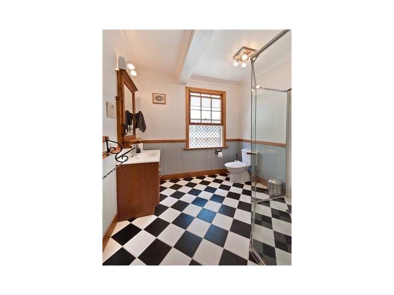 8 Oxford Street, Allenstown QLD 4700
