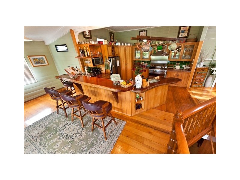 8 Oxford Street, Allenstown QLD 4700