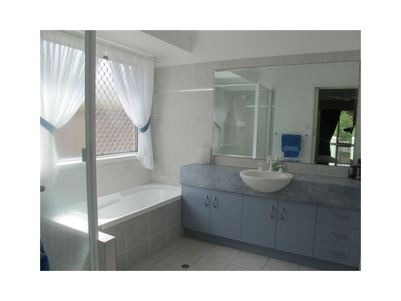 17 Kavanagh Crescent, Koongal QLD 4701