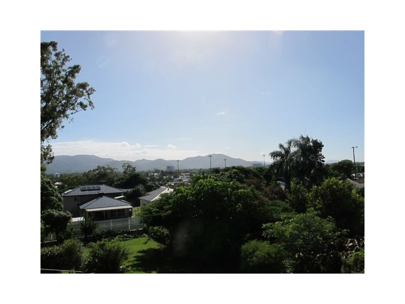 25 Lennox Street, The Range QLD 4700