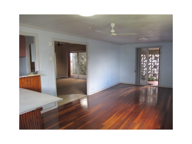 9 Cairns Street, The Range QLD 4700