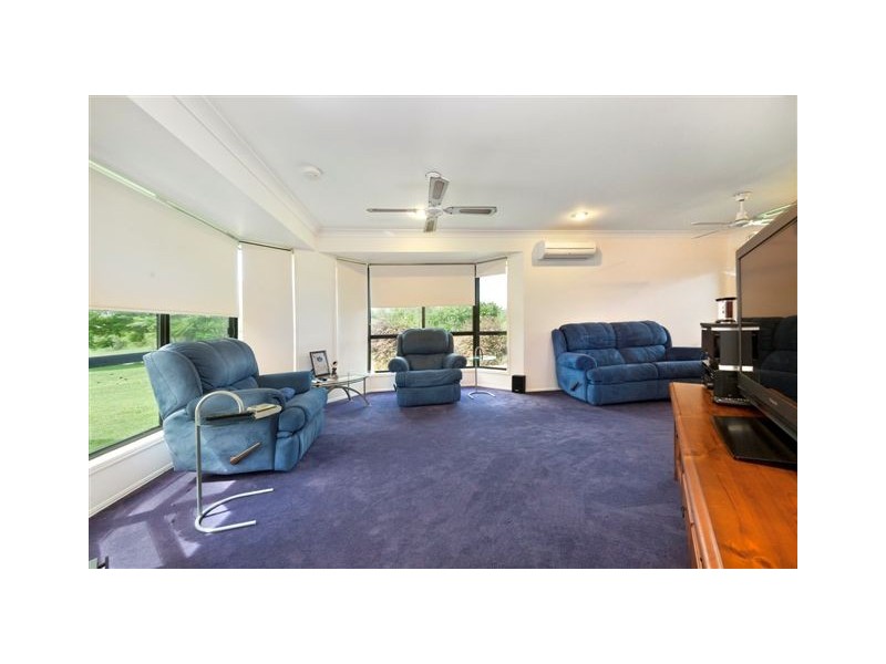 33 Burderkin Road, Nerimbera QLD 4701
