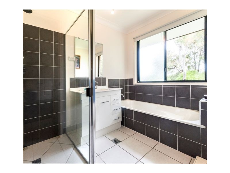 33 Burderkin Road, Nerimbera QLD 4701