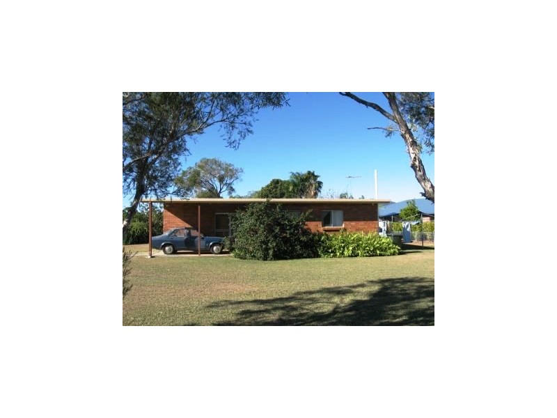 2  Blair Street, Parkhurst QLD 4702