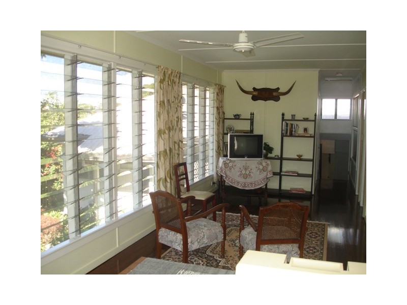34  Queen Street, The Range QLD 4700