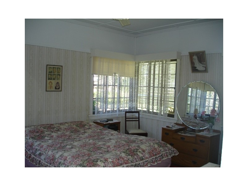 34  Queen Street, The Range QLD 4700