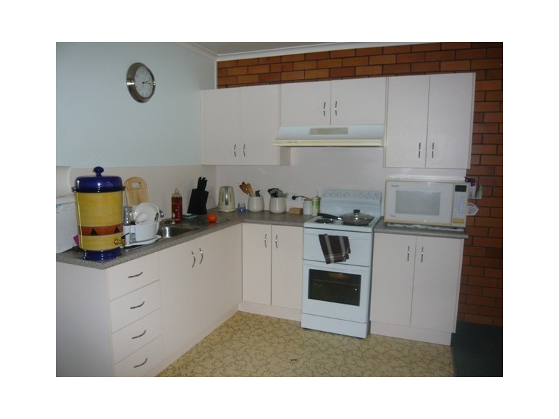 16 Kerr Street, Park Avenue QLD 4701