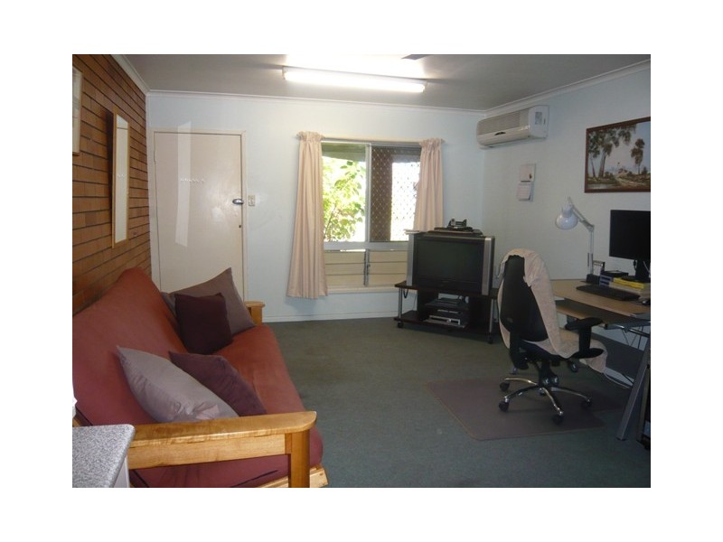 16 Kerr Street, Park Avenue QLD 4701