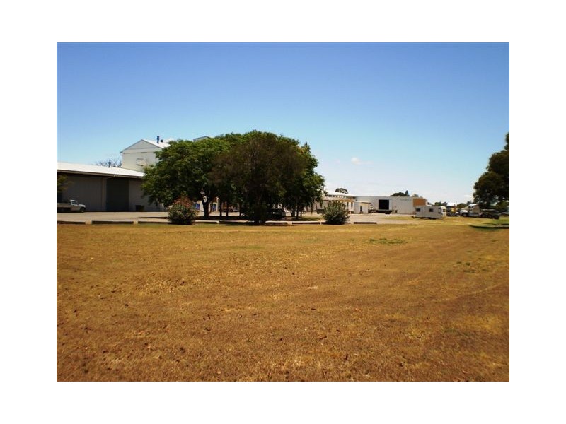 1  Gray Street, Park Avenue QLD 4701