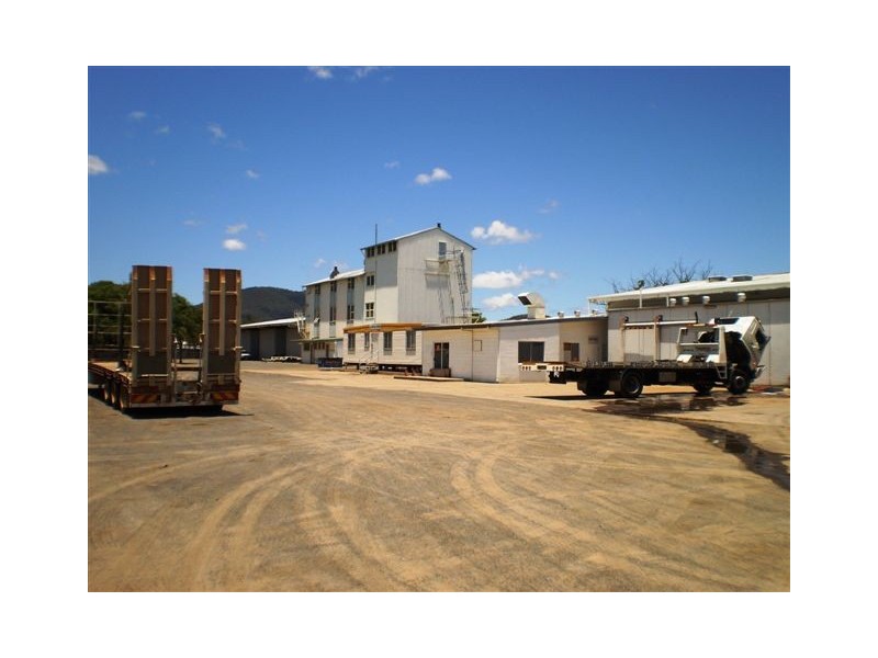 1  Gray Street, Park Avenue QLD 4701