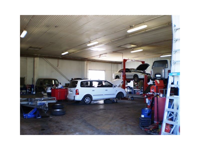 1  Gray Street, Park Avenue QLD 4701