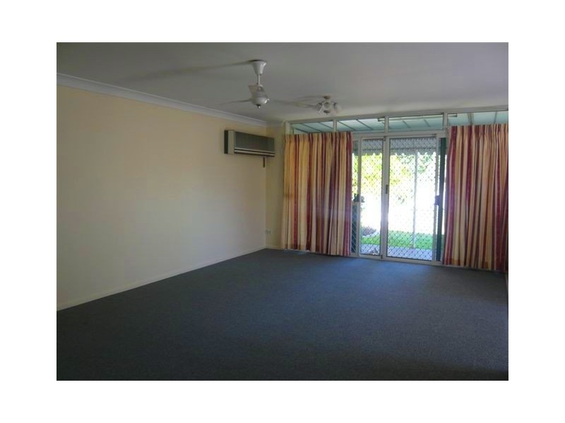 2/121 Park Street, Park Avenue QLD 4701
