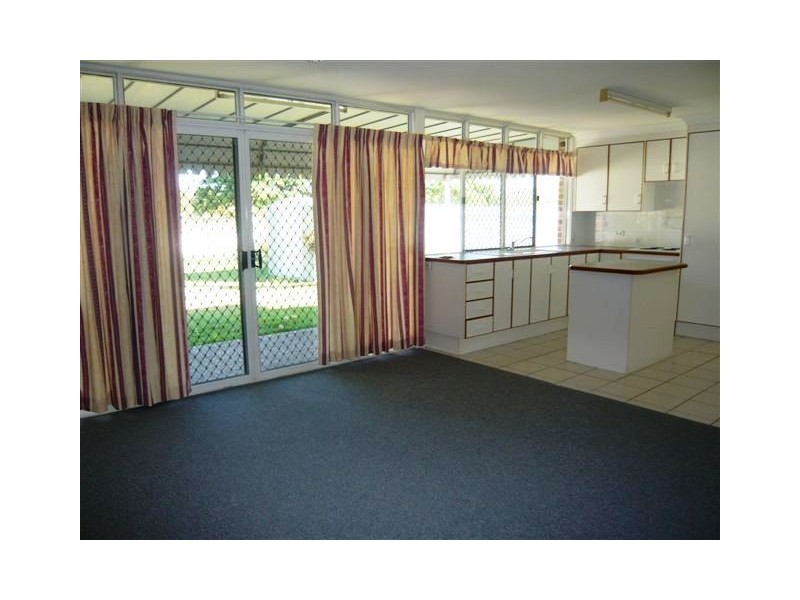 2/121 Park Street, Park Avenue QLD 4701