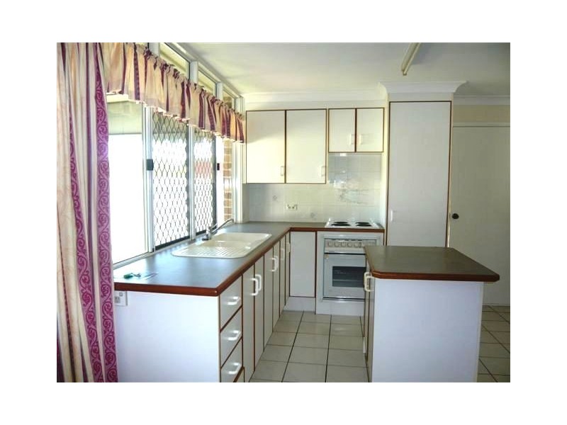 2/121 Park Street, Park Avenue QLD 4701