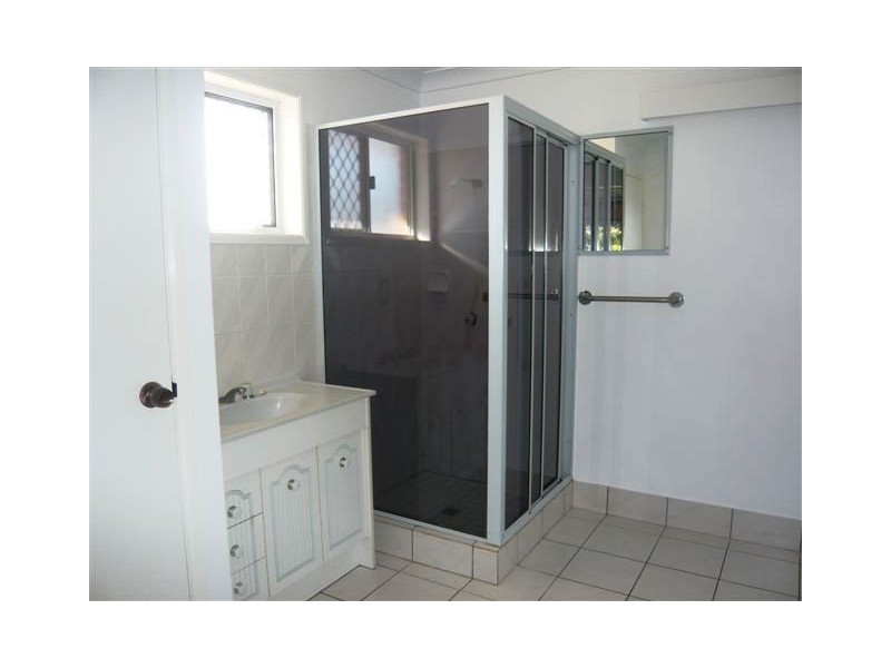 2/121 Park Street, Park Avenue QLD 4701
